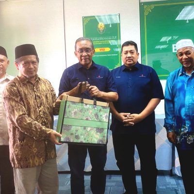 KUNJUNGAN HORMAT YB DATUK SERI HAJI TAKIYUDDIN BIN HASSAN KE KIAS