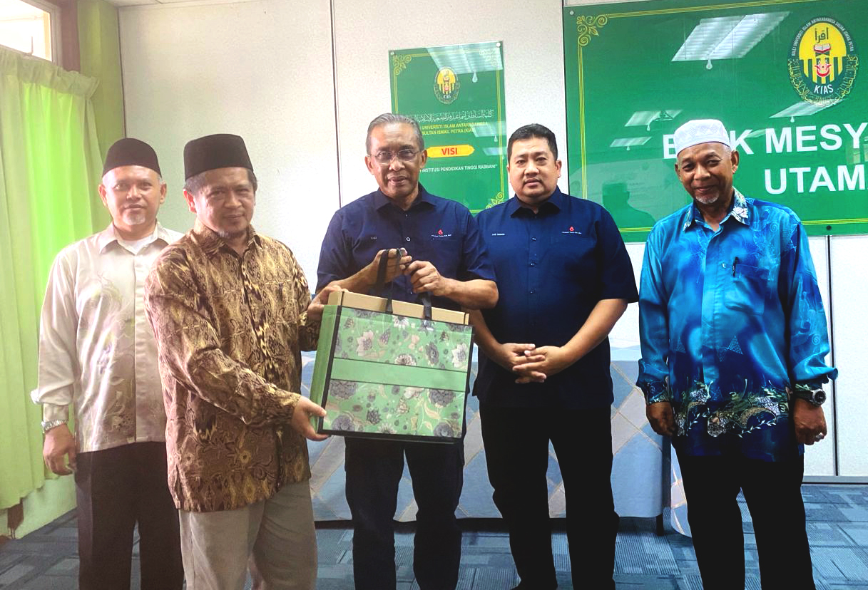 KUNJUNGAN HORMAT YB DATUK SERI HAJI TAKIYUDDIN BIN HASSAN KE KIAS