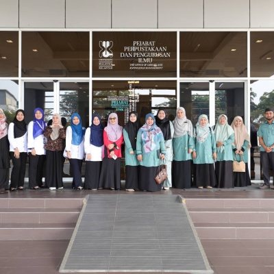 LAWATAN PENANDA ARAS KE PEJABAT PERPUSTAKAAN DAN PENGURUSAN ILMU & PENERBIT UMK